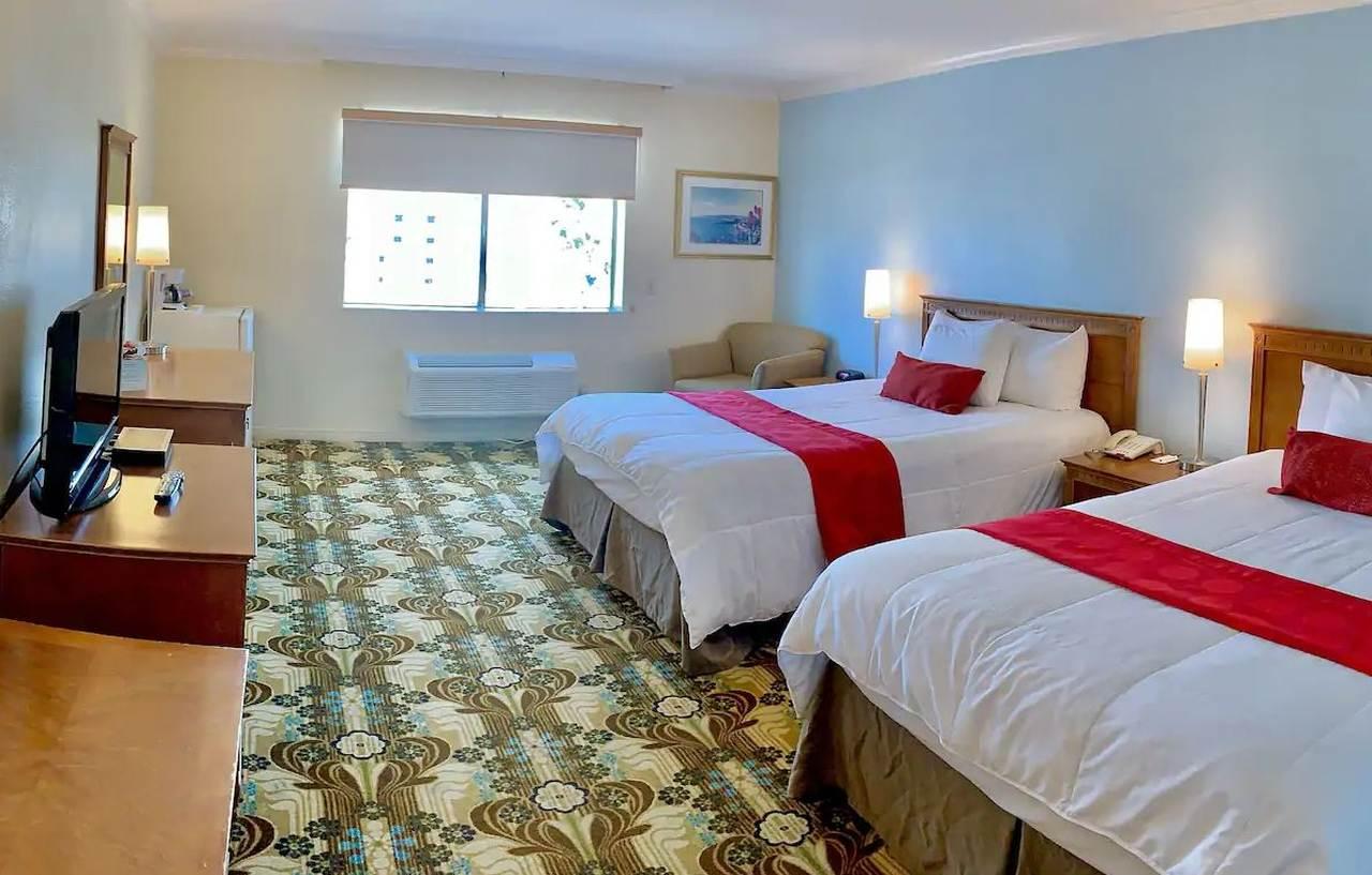 Ramada By Wyndham Los Angeles/Wilshire Center Extérieur photo