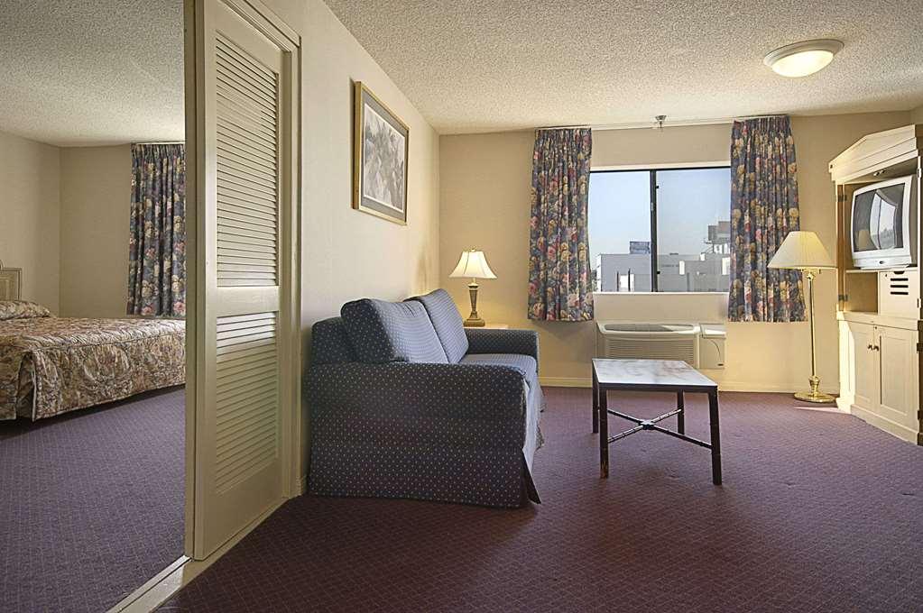 Ramada By Wyndham Los Angeles/Wilshire Center Extérieur photo