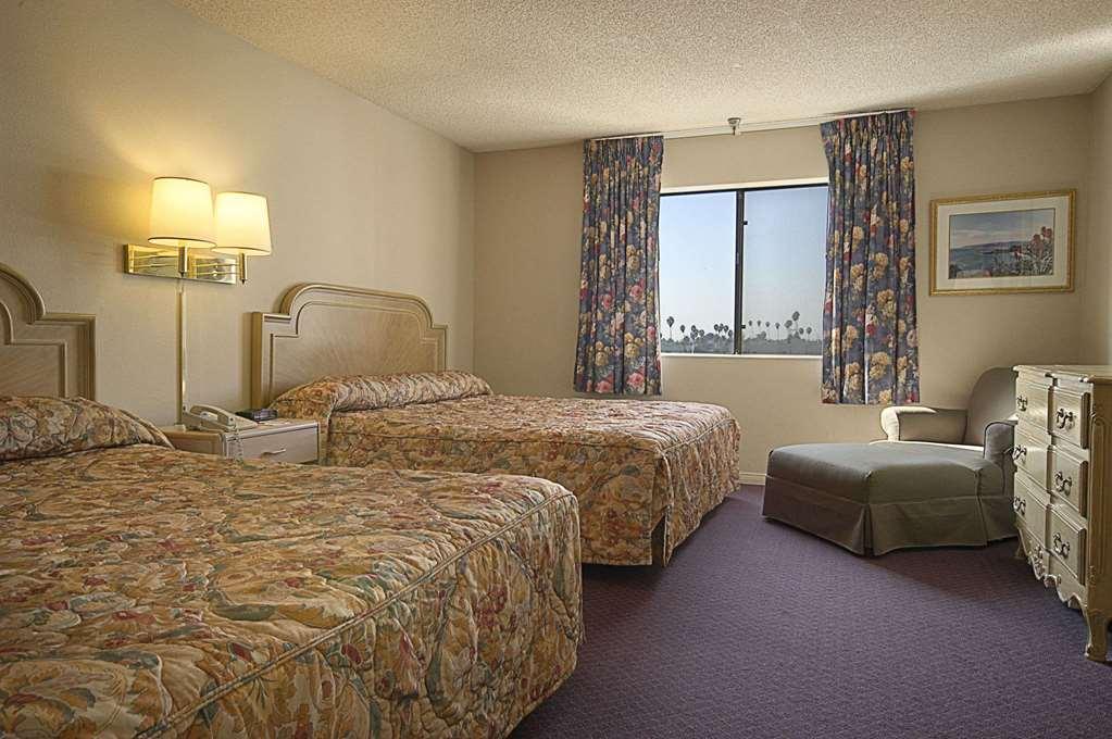 Ramada By Wyndham Los Angeles/Wilshire Center Extérieur photo