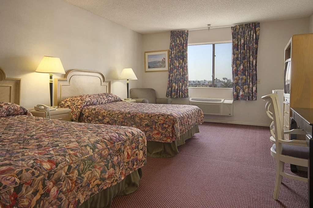 Ramada By Wyndham Los Angeles/Wilshire Center Extérieur photo