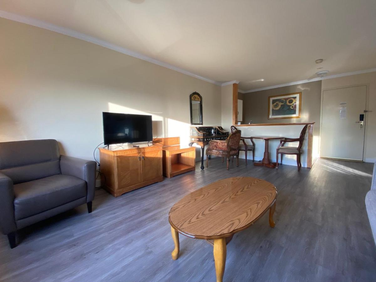 Ramada By Wyndham Los Angeles/Wilshire Center Extérieur photo