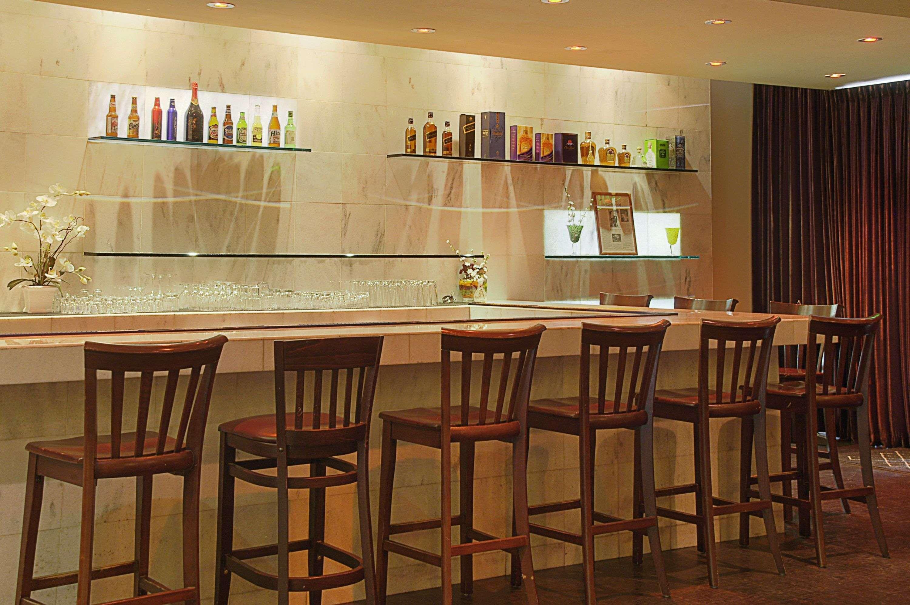 Ramada By Wyndham Los Angeles/Wilshire Center Extérieur photo