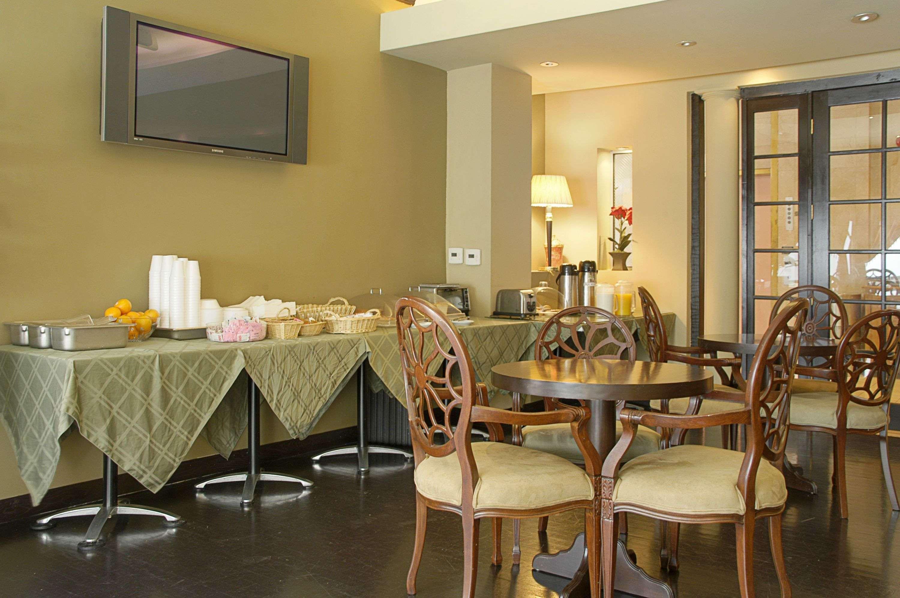 Ramada By Wyndham Los Angeles/Wilshire Center Extérieur photo