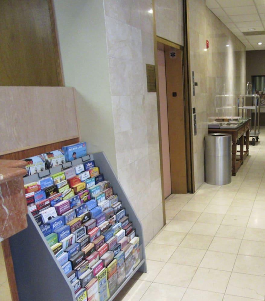 Ramada By Wyndham Los Angeles/Wilshire Center Extérieur photo