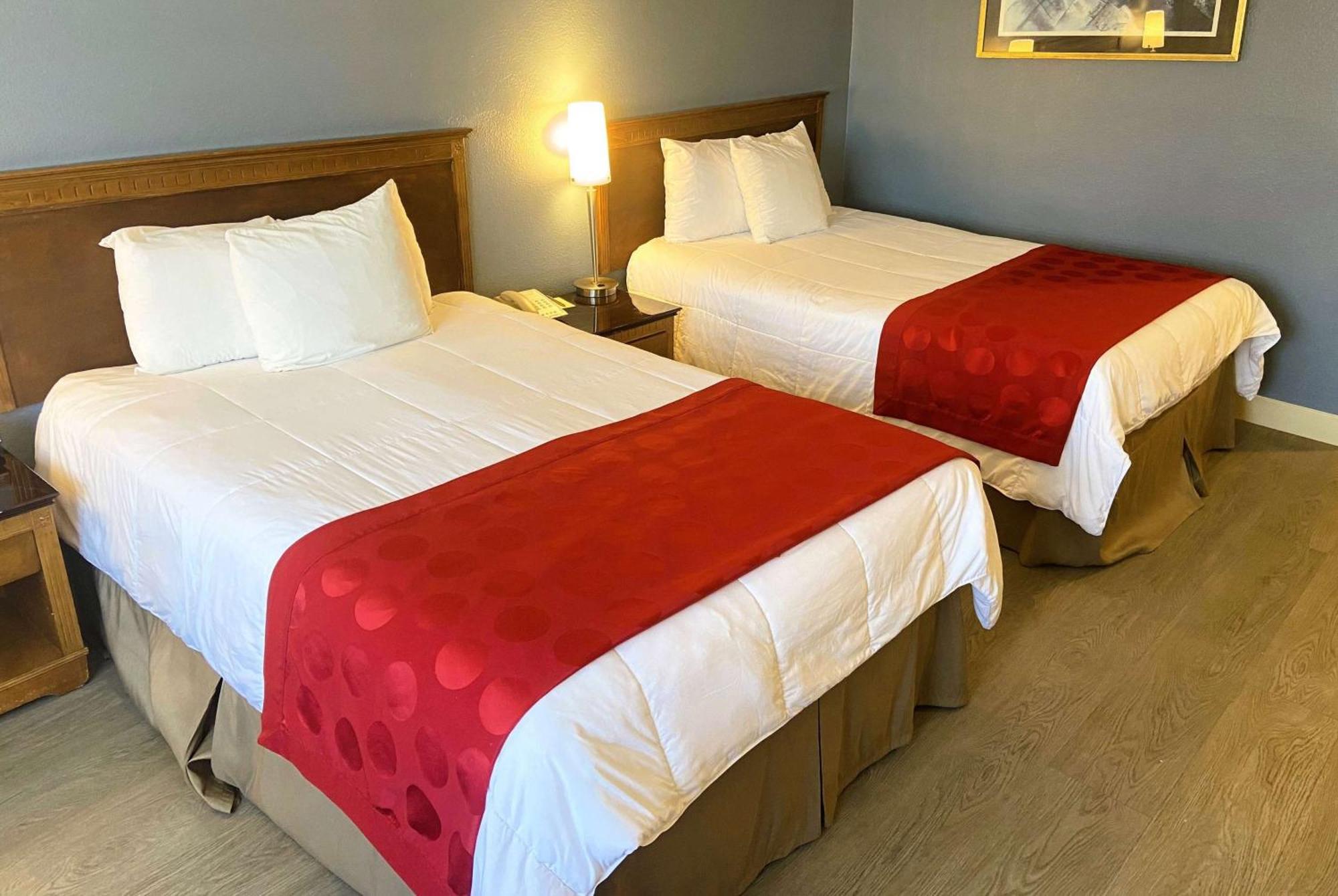 Ramada By Wyndham Los Angeles/Wilshire Center Extérieur photo