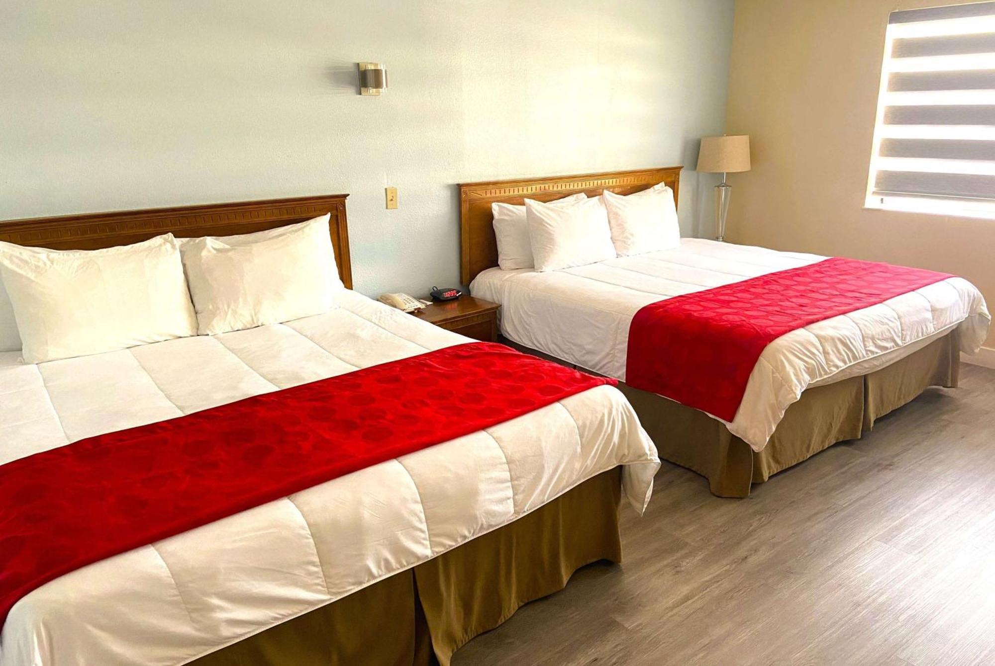 Ramada By Wyndham Los Angeles/Wilshire Center Extérieur photo