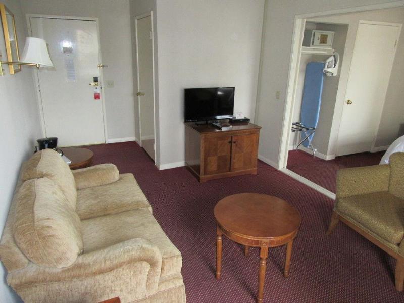 Ramada By Wyndham Los Angeles/Wilshire Center Extérieur photo