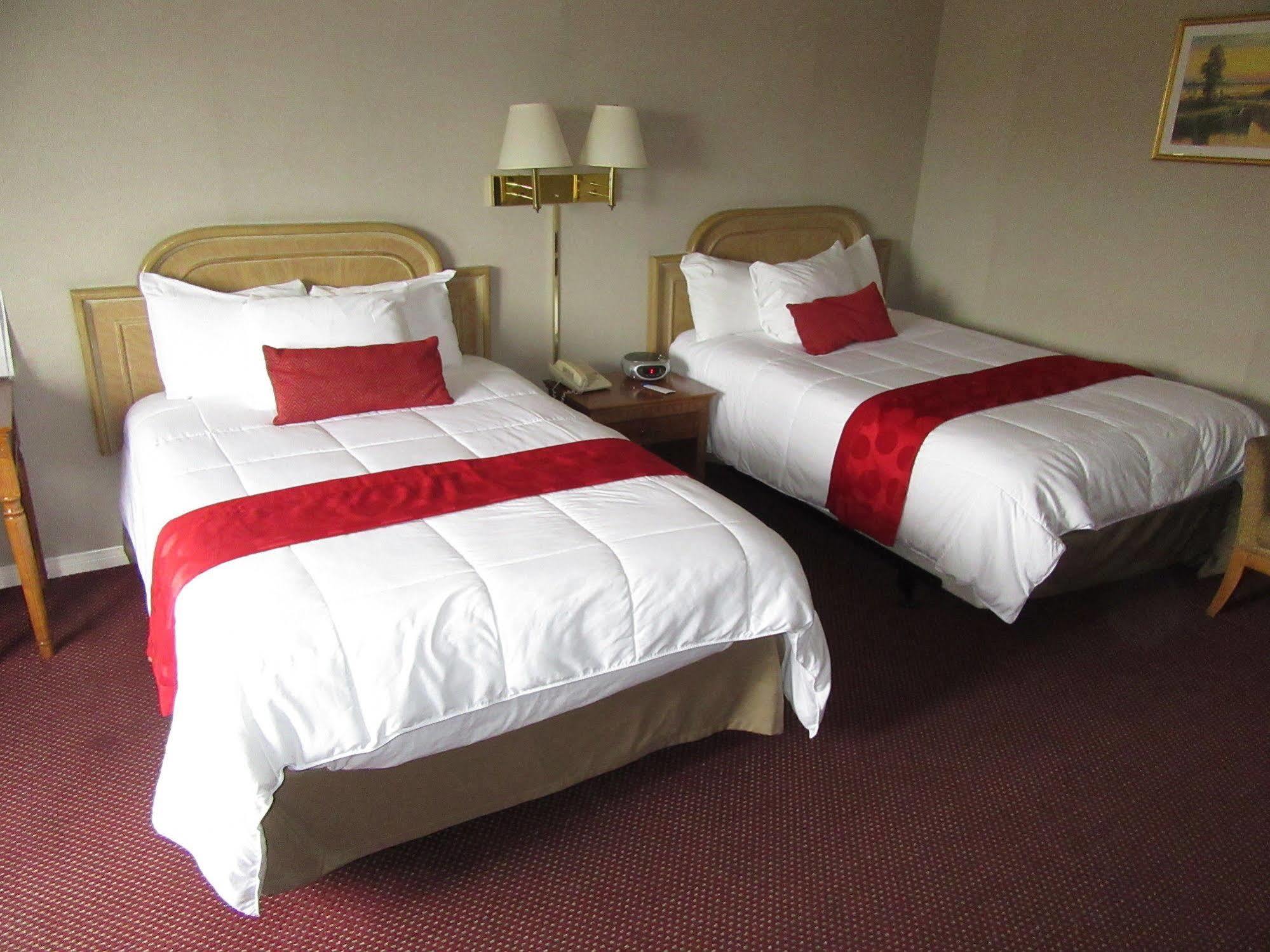 Ramada By Wyndham Los Angeles/Wilshire Center Extérieur photo