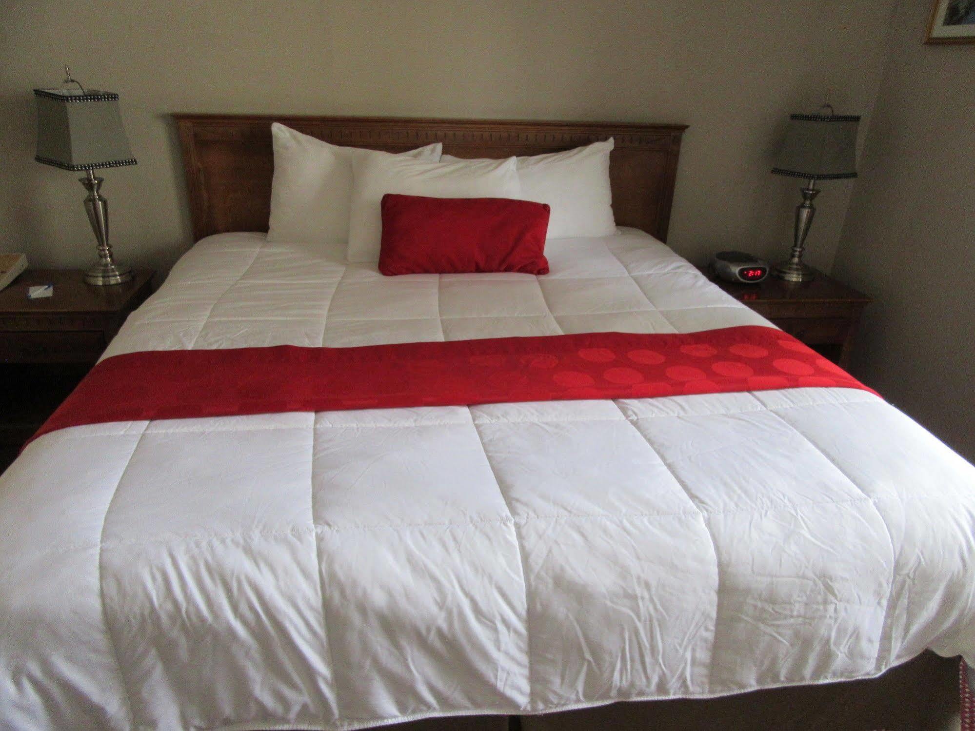 Ramada By Wyndham Los Angeles/Wilshire Center Extérieur photo