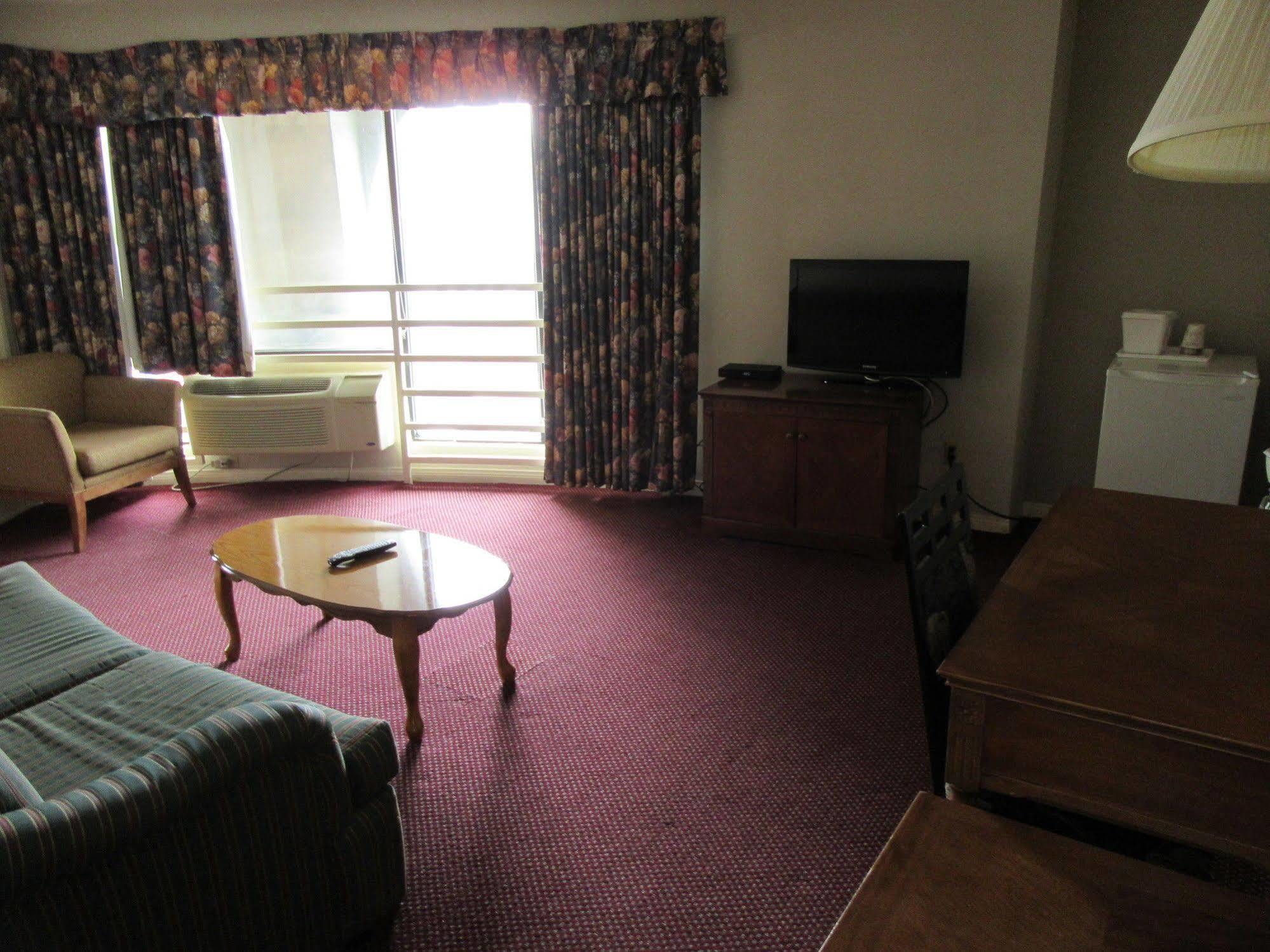 Ramada By Wyndham Los Angeles/Wilshire Center Extérieur photo