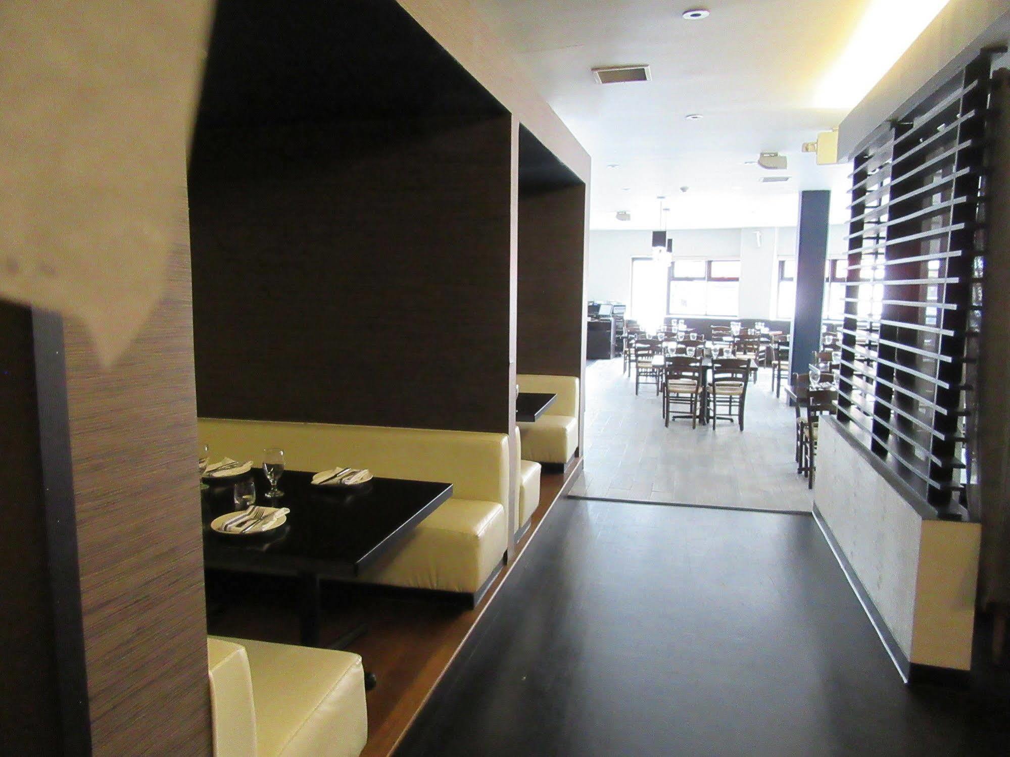 Ramada By Wyndham Los Angeles/Wilshire Center Extérieur photo